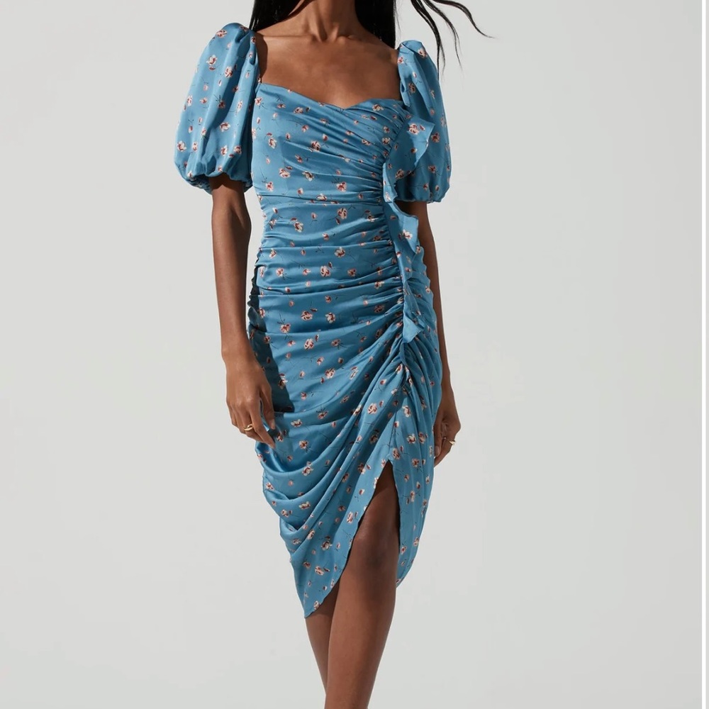 Astr the Label EMMA FLORAL RUCHED BUBBLE SLEEVE MIDI DRESS Medium NWT